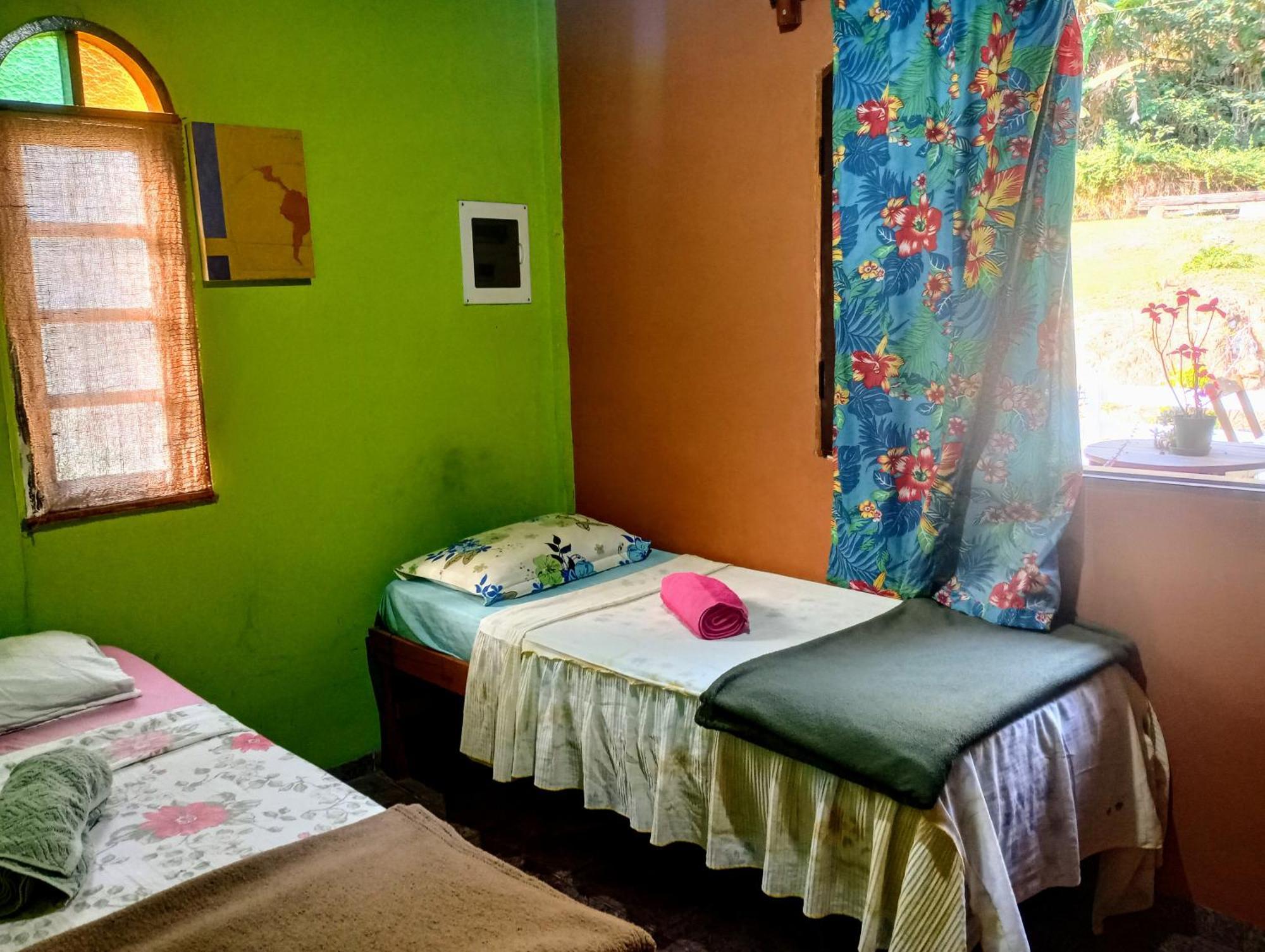 O Brejo Encantado Hospedagem E Hostel 엠부 외부 사진